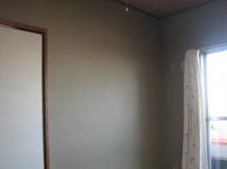 和室の収納をクローゼットに変更したので今度は壁紙が気になり始めたのでサンエキさんに貼替えをお願いしました。