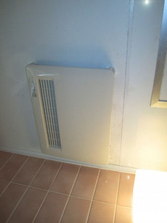 10年使った浴室暖房機が故障したため、サンエキさんに交換してもらいました。
