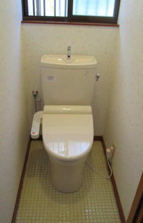 長年使ったトイレを最近話題の節水型のトイレに交換しようと思い、サンエキさんに相談しました。