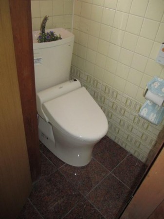 トイレの改修工事をした時に床も腐っているのが分かり、合わせて直すことにしました。