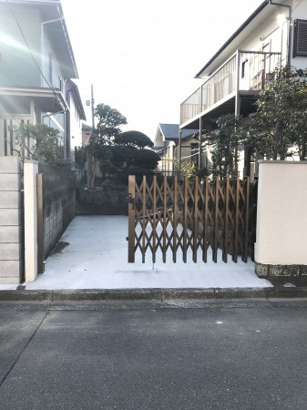 門扉の滑車が壊れてしまったので今回滑車のない動作が軽い門扉を提案してもらい、取り付けました