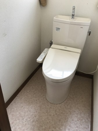 長年使ってきたトイレなので、壊れてはいませんが新しいものに取替えました